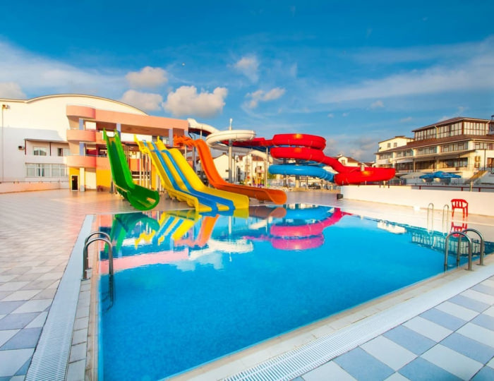 Горки в бассейне - Пансионат «ФЕЯ-2 SUNBEACH RESORT»